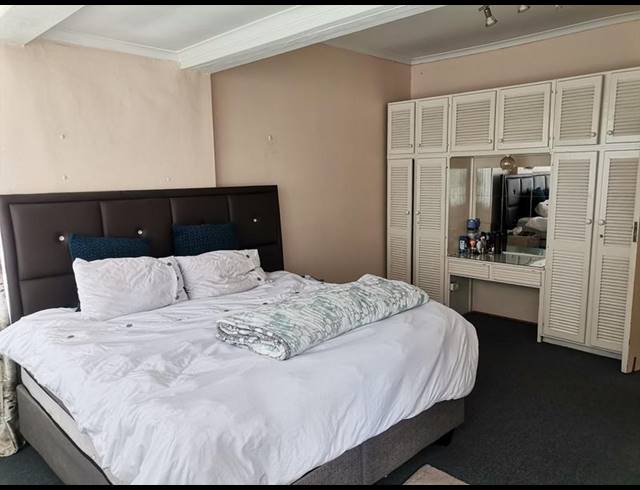 2 BEDROOM APARTMENT FOR SALE IN MANORS